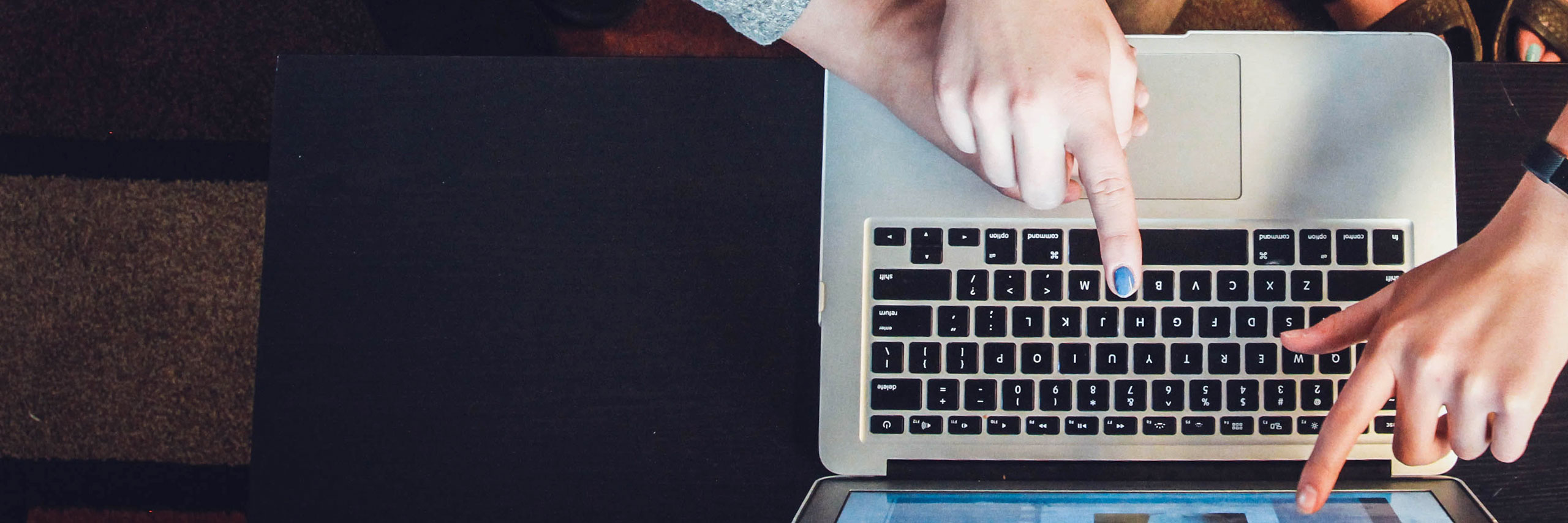Photo of a laptop.