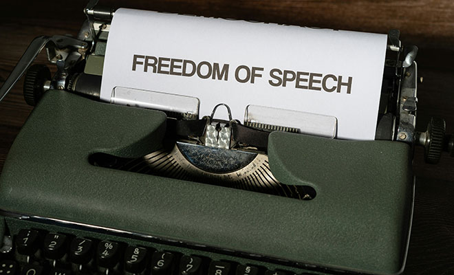 A photo of a typewriter.